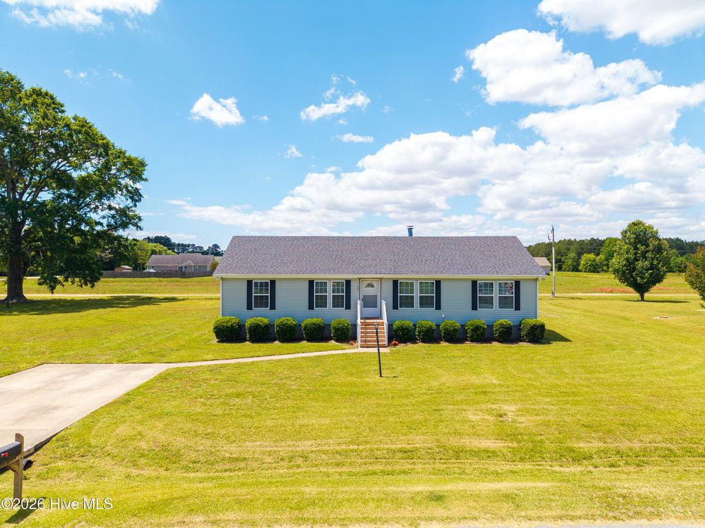 Photo of 100 W Adelaide Court, Elizabeth City, NC 27909 (MLS # 100573939)