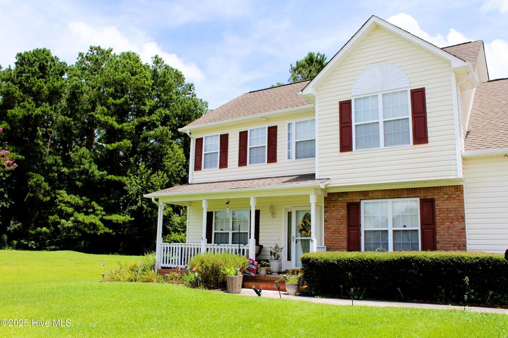 Photo of 302 Altavista Loop, Jacksonville, NC 28546 (MLS # 100520140)