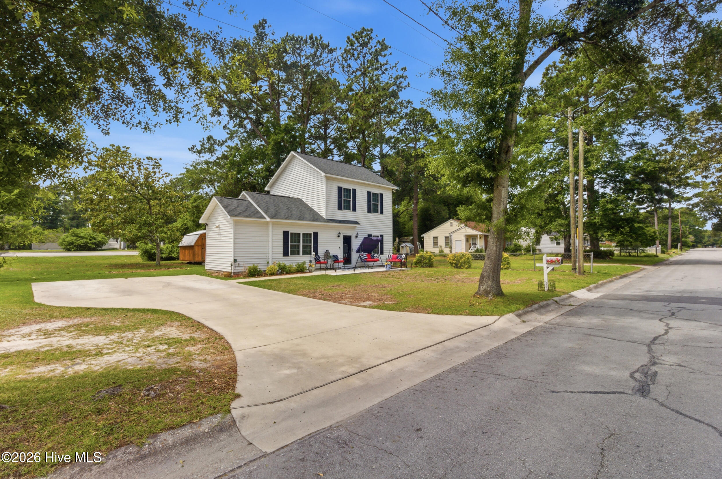 2105 Woodland Avenue