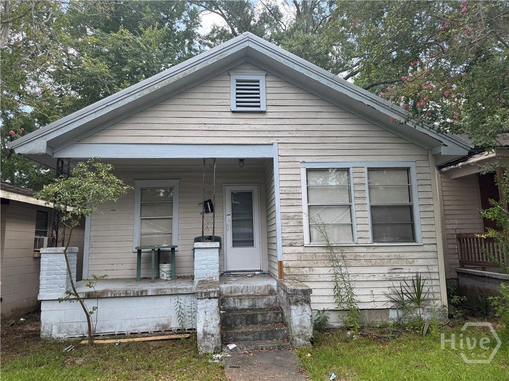 Photo of 809 W 44th St, Savannah, GA 31405 (MLS # SA359336)