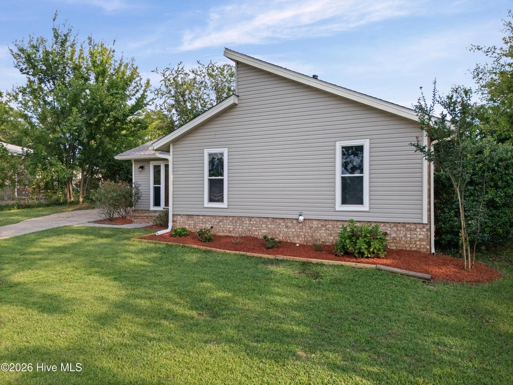 Photo of 309 E Wynngate Drive E, Martinez, GA 30907 (MLS # 100604393)
