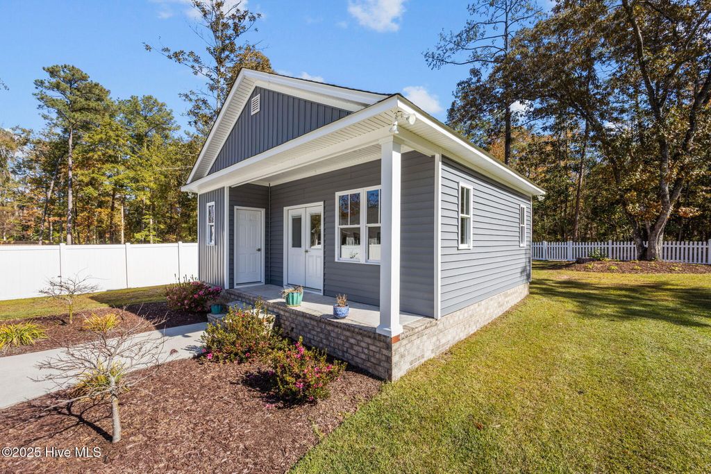 Photo of 410 Hawthorne Road, Trent Woods, NC 28562 (MLS # 100541264)