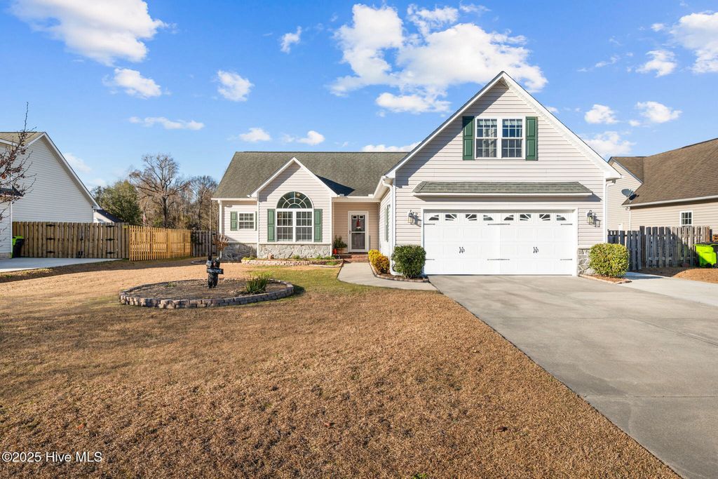 Photo of 109 Fernie Lane, New Bern, NC 28560 (MLS # 100545376)