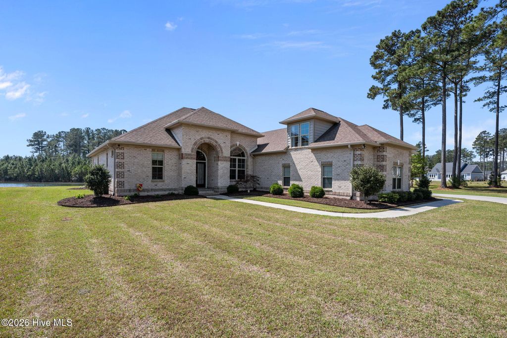 Photo of 2810 Waterleaf Pt, New Bern, NC 28562 (MLS # 100563997)