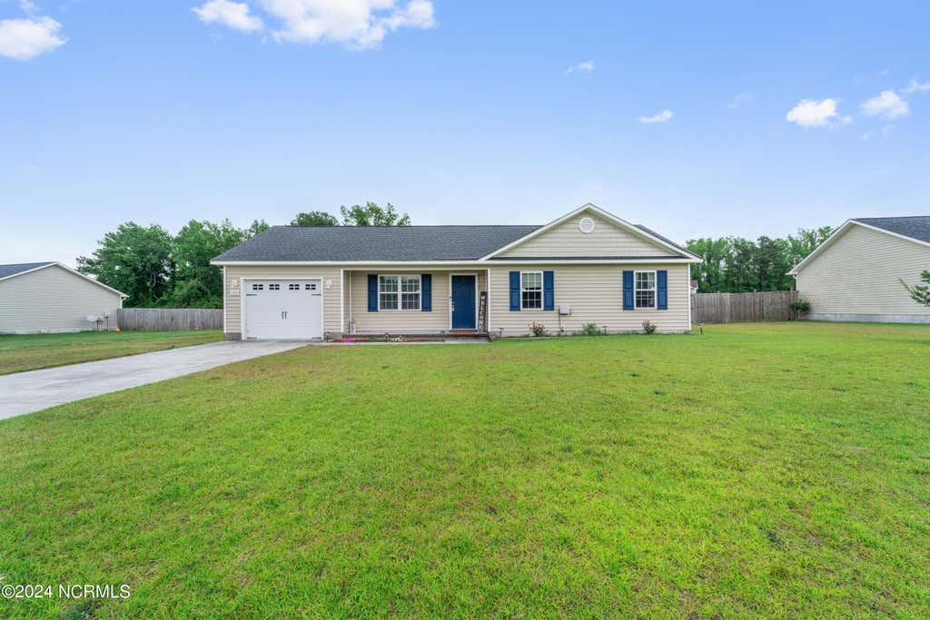Photo of 120 Woodbury Farm Drive, Jacksonville, NC 28540 (MLS # 100590128)