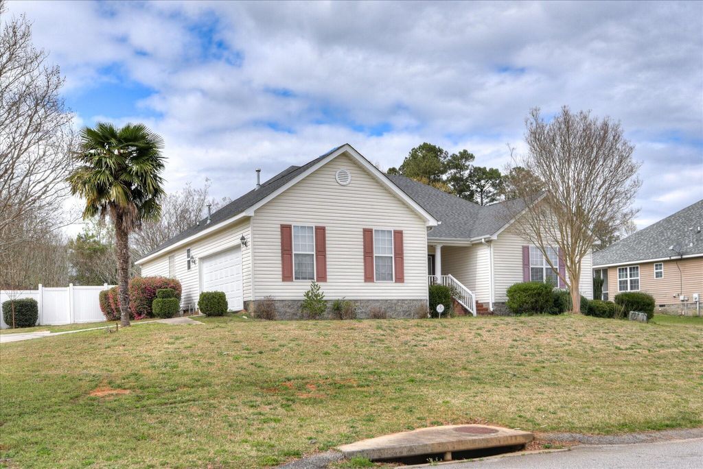 Photo of 561 Waycross Drive, Warrenville, SC 29851 (MLS # 553321)