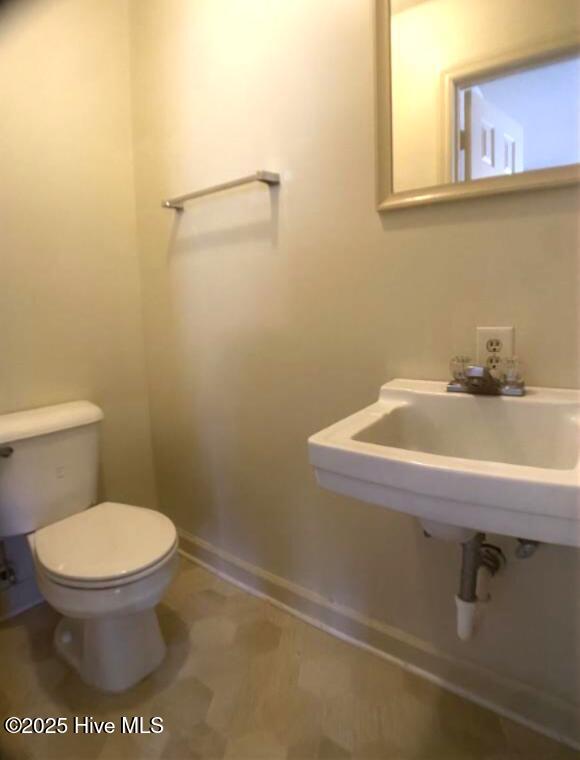 04 Downstairs half bath