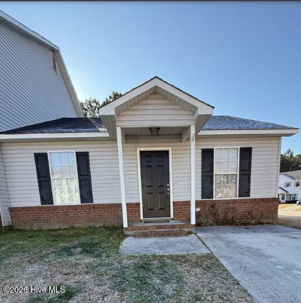 Photo of 1068 W Pueblo Drive, Jacksonville, NC 28546 (MLS # 100554402)