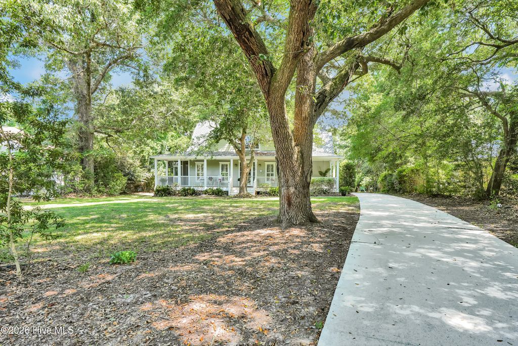 Photo of 220 Shearwater Drive, Hampstead, NC 28443 (MLS # 100576485)