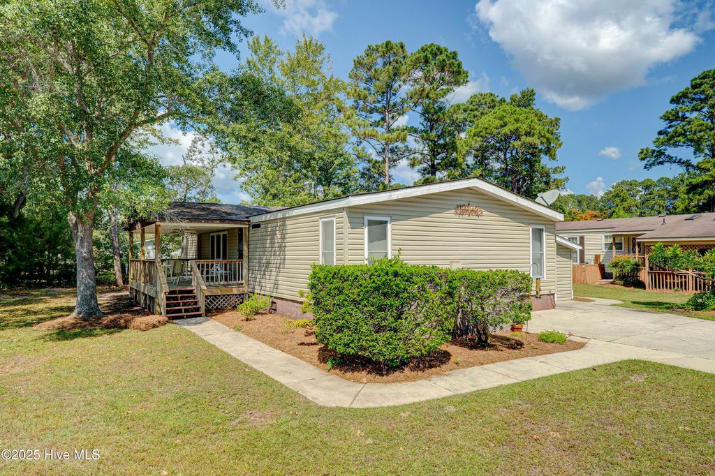 Photo of 609 Outrigger Court, Hampstead, NC 28443 (MLS # 100532142)