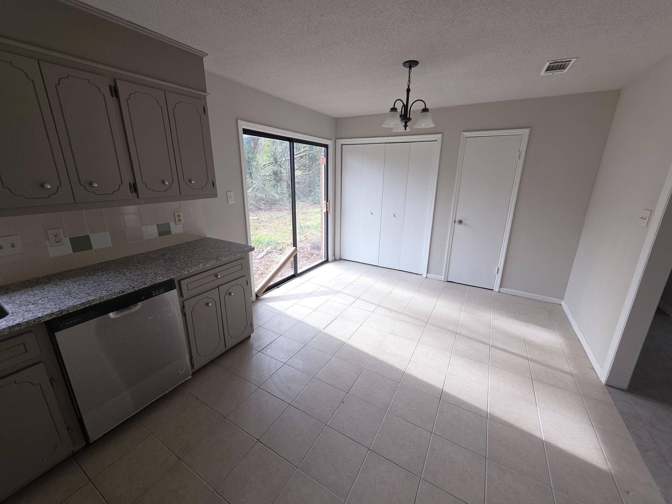 3008 Mistletoe Avenue