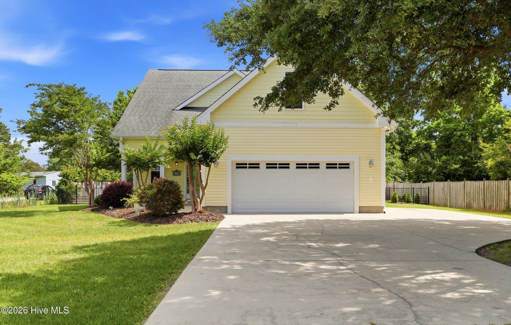 Photo of 807 Factory Road, Hampstead, NC 28443 (MLS # 100577442)