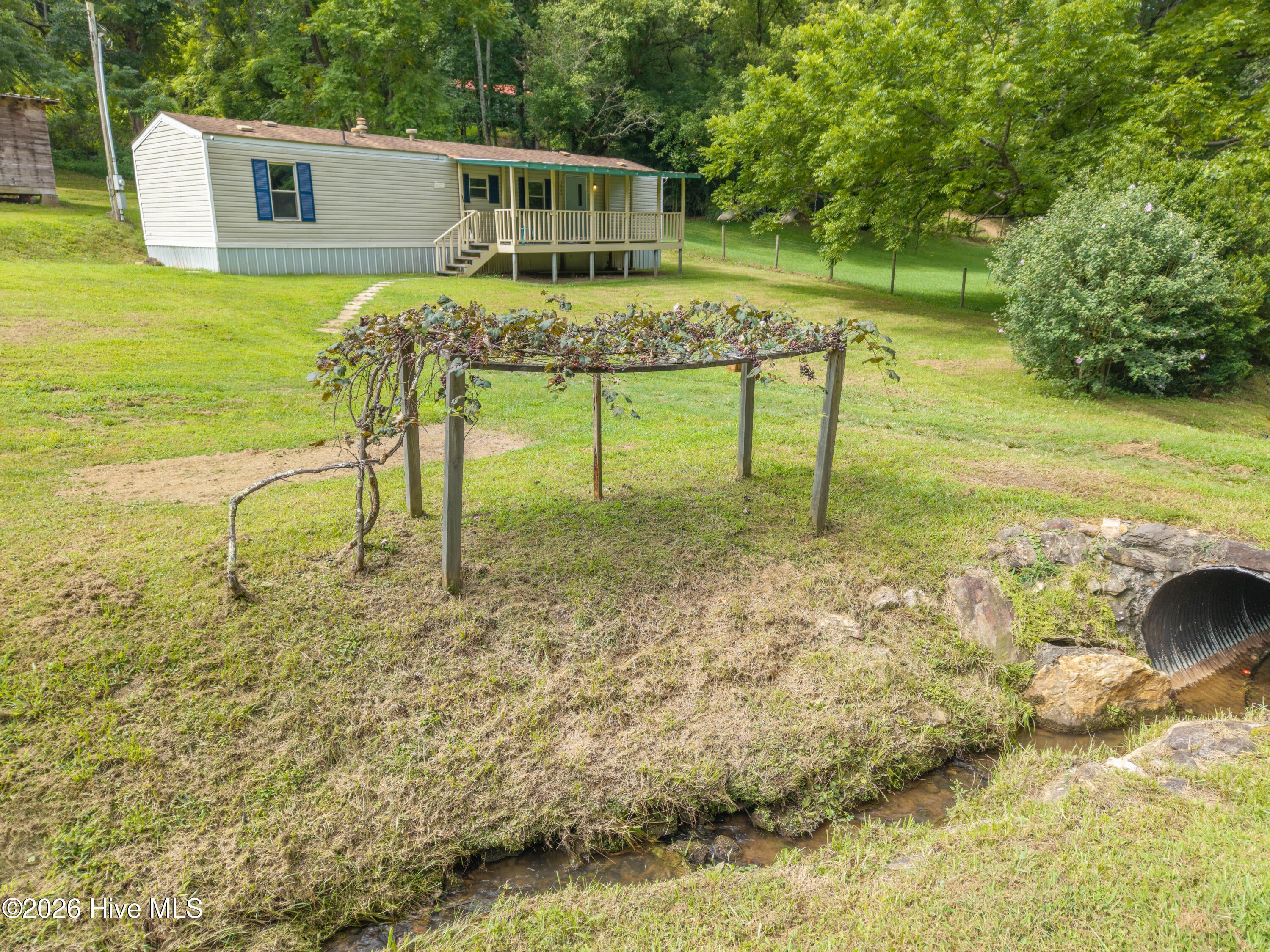 1089 Glen Stalcup Road - Photo 2