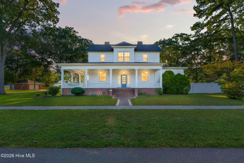 Photo of 301 NW Railroad Street, Pikeville, NC 27863 (MLS # 100599337)