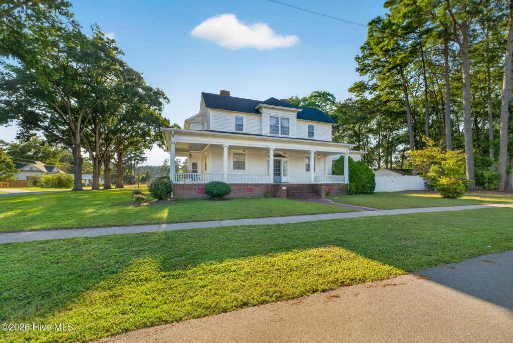Photo of 301 NW Railroad Street, Pikeville, NC 27863 (MLS # 100599337)