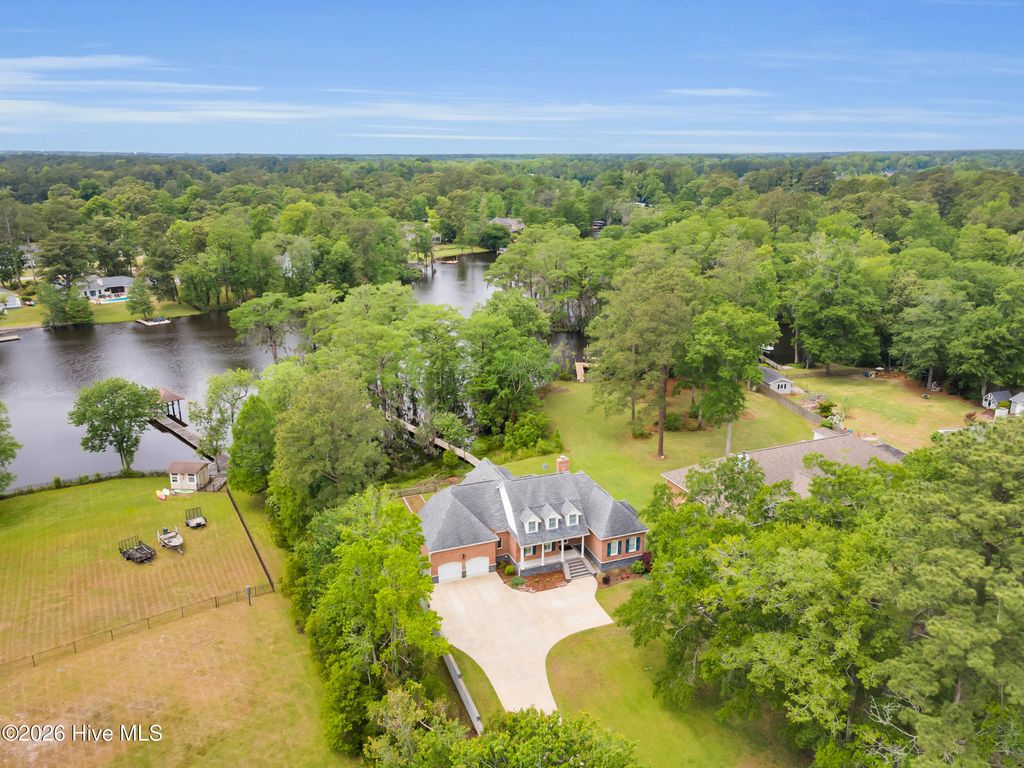 Photo of 611 Creekwood Drive, Trent Woods, NC 28562 (MLS # 100571952)