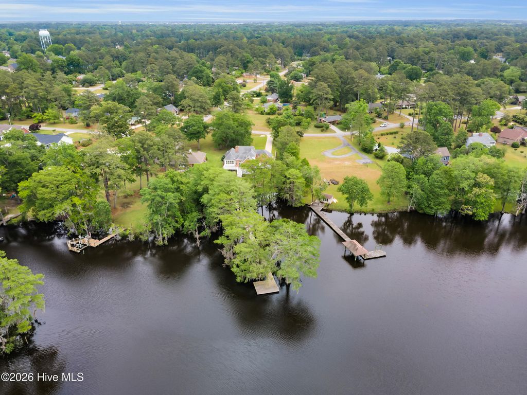Photo of 611 Creekwood Drive, Trent Woods, NC 28562 (MLS # 100571952)