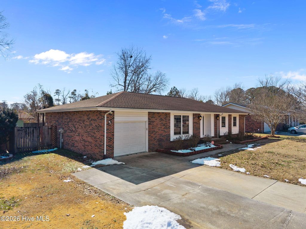 Photo of 107 Estate Drive, Jacksonville, NC 28540 (MLS # 100553849)