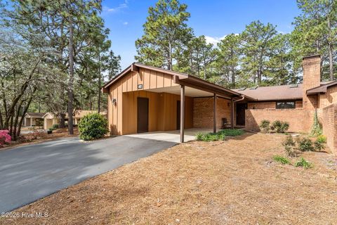 Townhouse For Sale - 534 Sandalwood Drive<br/> Southern Pines, NC 28387