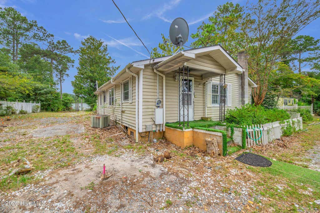 Photo of 100 Williams Love Grove Ch Road, Hampstead, NC 28443 (MLS # 100583526)