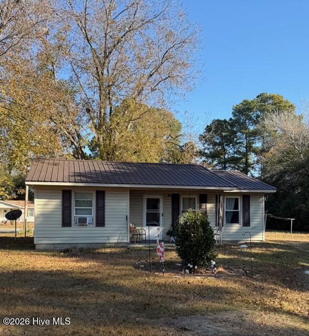 Photo of 400 Tuskeegee Drive, Laurinburg, NC 28352 (MLS # 100550755)