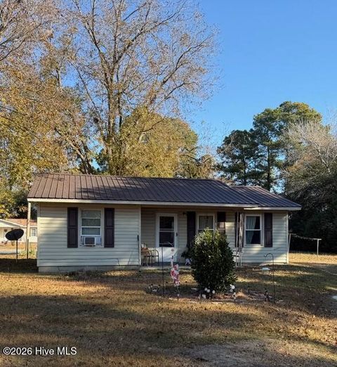 Photo of 400 Tuskeegee Drive, Laurinburg, NC 28352 (MLS # 100550755)