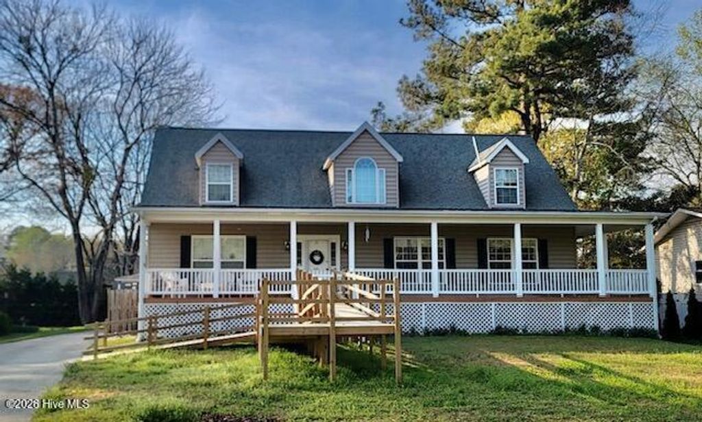 Photo of 106 Portside Lane, New Bern, NC 28562 (MLS # 100561928)