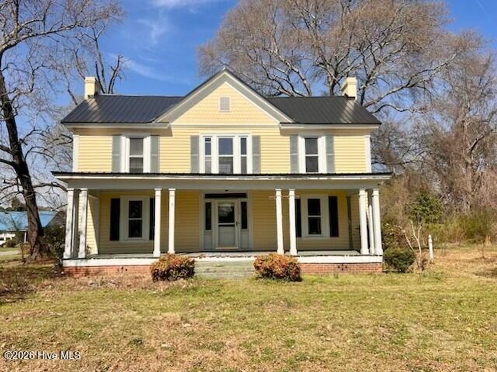 Photo of 105 W Wayne Street, Fremont, NC 27830 (MLS # 100548719)