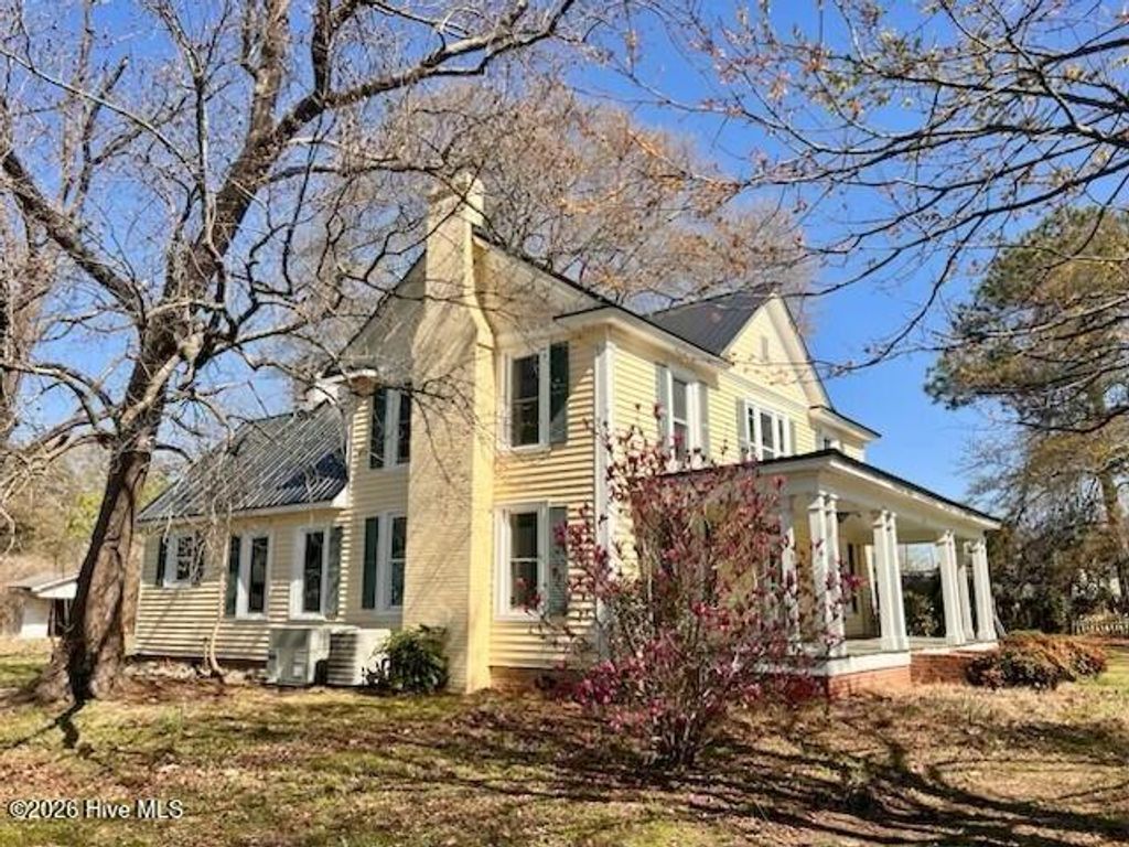 Photo of 105 W Wayne Street, Fremont, NC 27830 (MLS # 100548719)