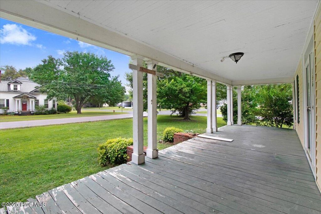 Photo of 105 W Wayne Street, Fremont, NC 27830 (MLS # 100548719)