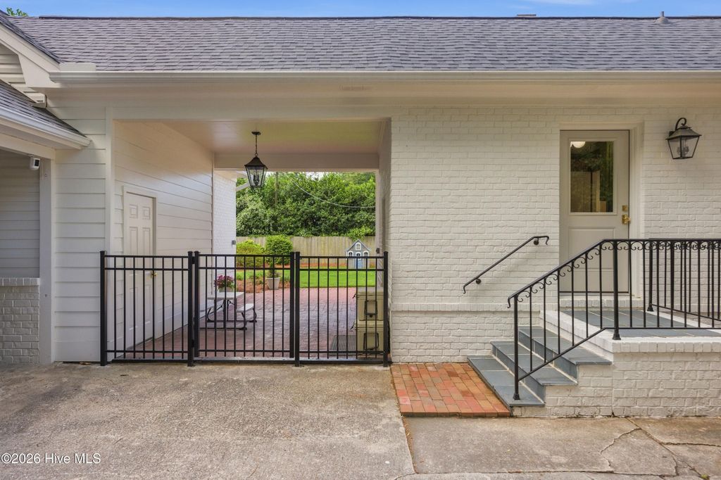 Photo of 1925 Hawthorne Road, Wilmington, NC 28403 (MLS # 100571957)