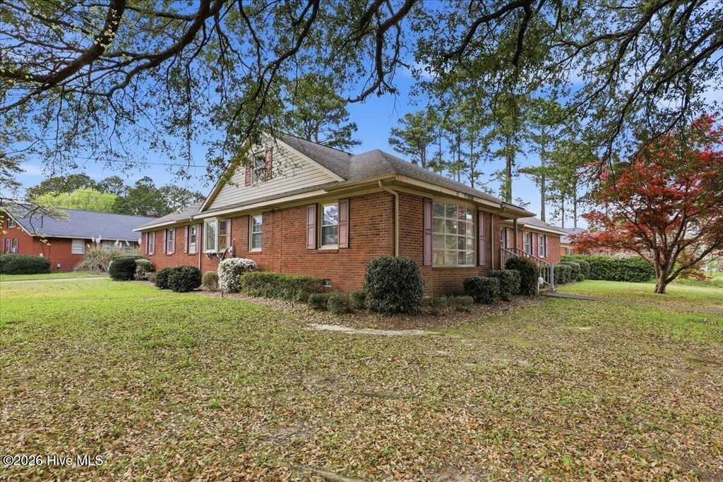 Photo of 1600 Saint Andrews Place, Kinston, NC 28504 (MLS # 100563060)