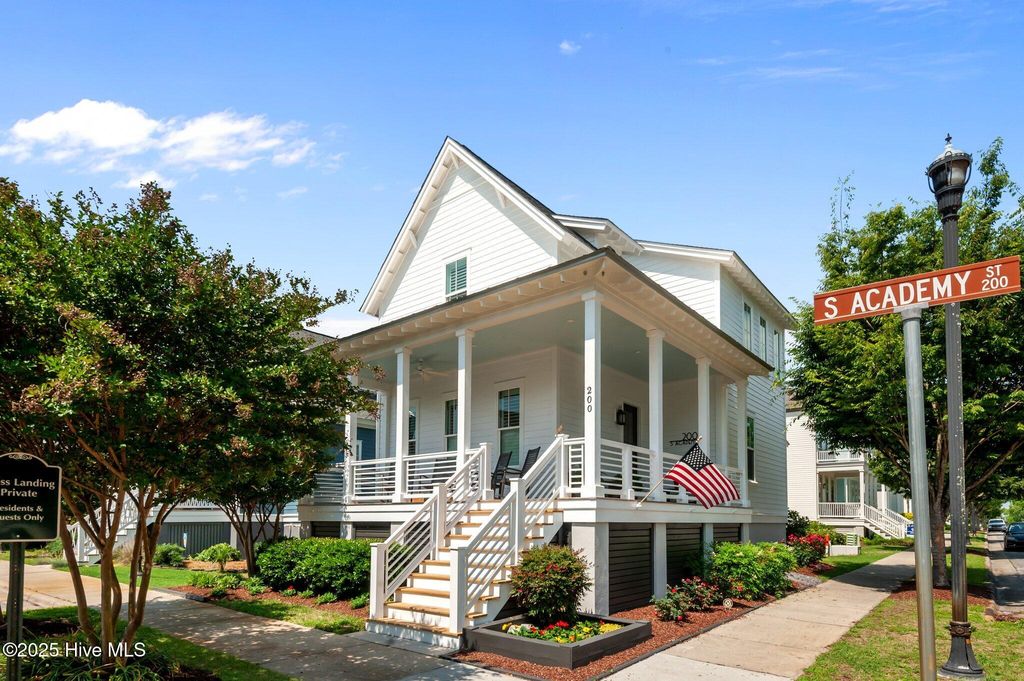 Photo of 200 S Academy Street, Washington, NC 27889 (MLS # 100507829)