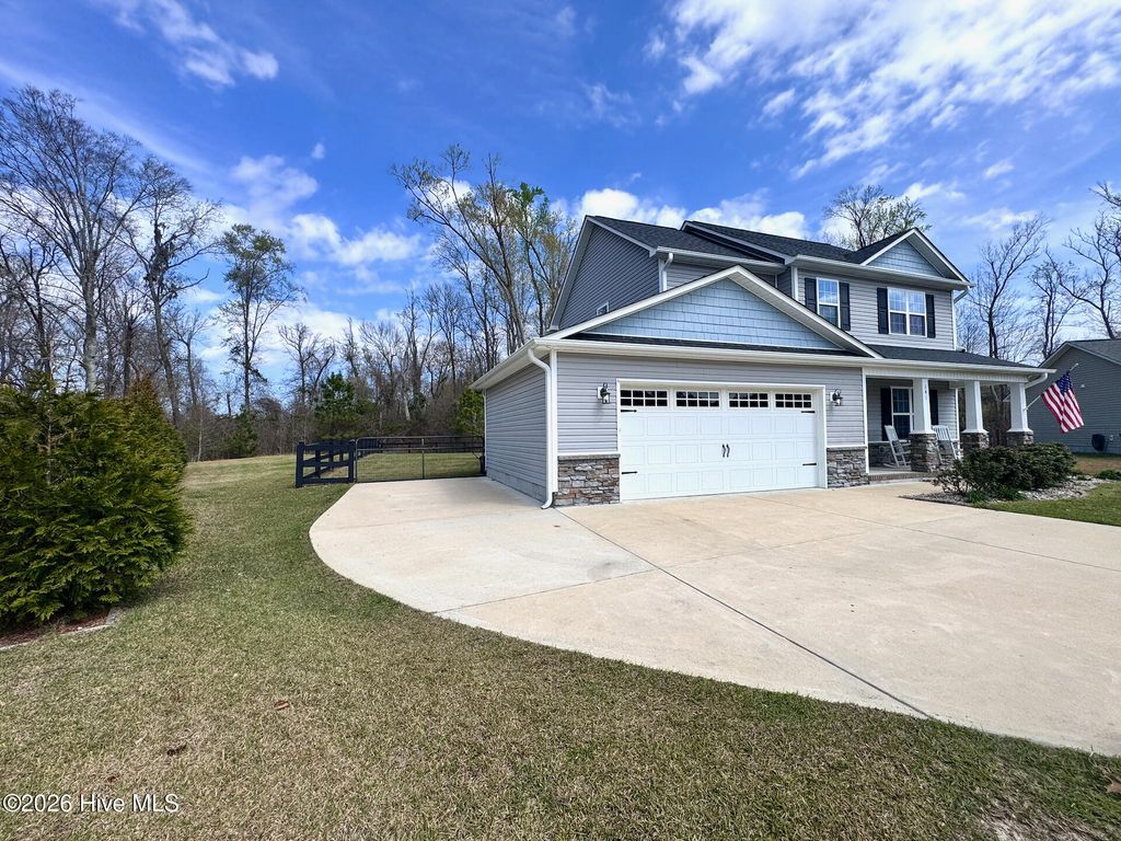 Photo of 141 Waterford Way, Maysville, NC 28555 (MLS # 100563247)