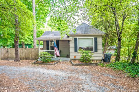 Homes For Rent - 260 N May Street #A<br/> Southern Pines, NC 28387