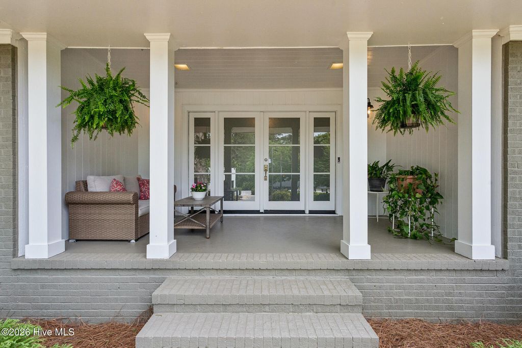Photo of 3805 Ivy Lane NE, Atlanta, GA 30342 (MLS # 100581343)
