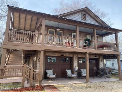 Homes For Sale - 2704 Waccamaw Shores Road<br/> Lake Waccamaw, NC 28450