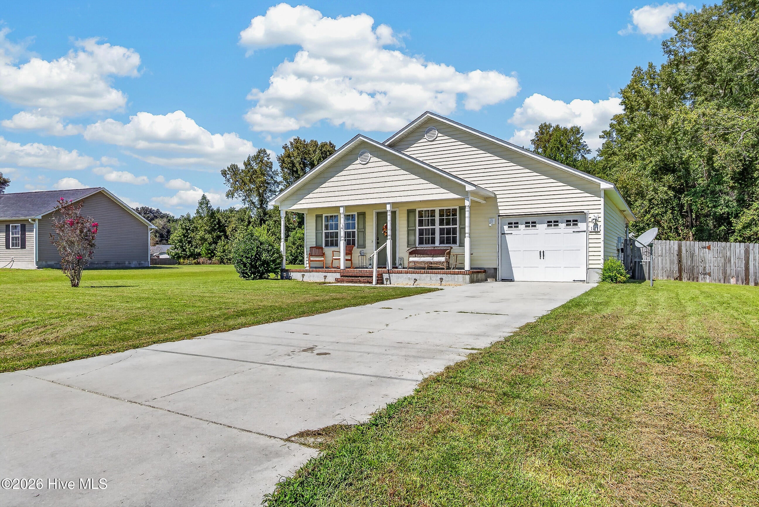 121 Woodbury Farm Drive