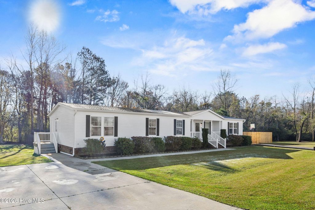 Photo of 101 R &amp; B Court, Chinquapin, NC 28521 (MLS # 100560737)