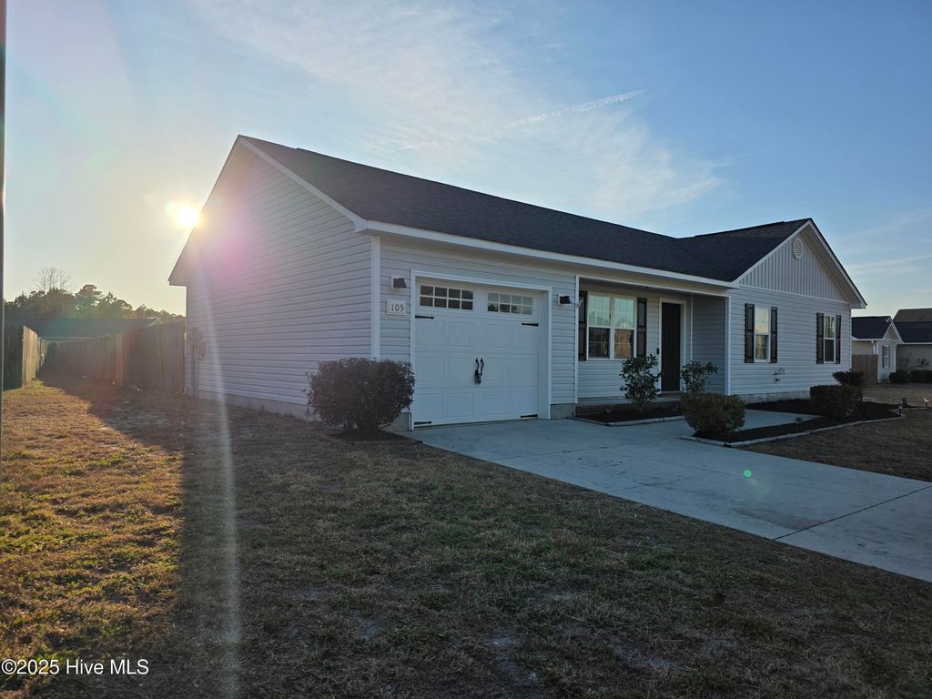 Photo of 105 Marina Leigh Drive, Hubert, NC 28539 (MLS # 100546824)