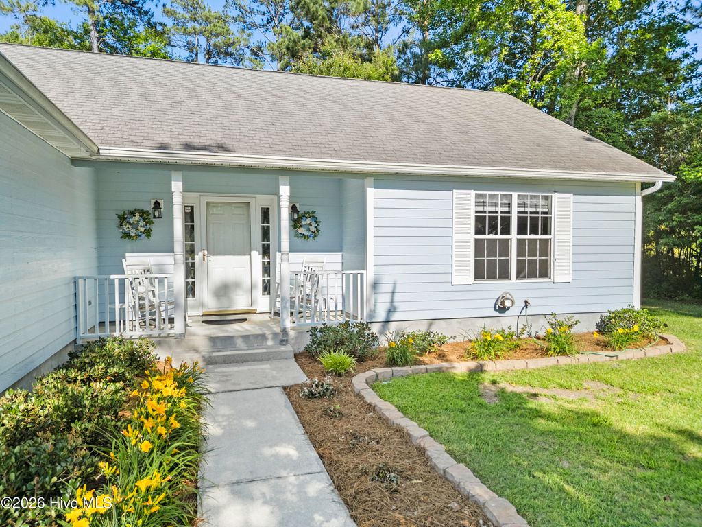 Photo of 208 Mulligan Drive, Swansboro, NC 28584 (MLS # 100575684)