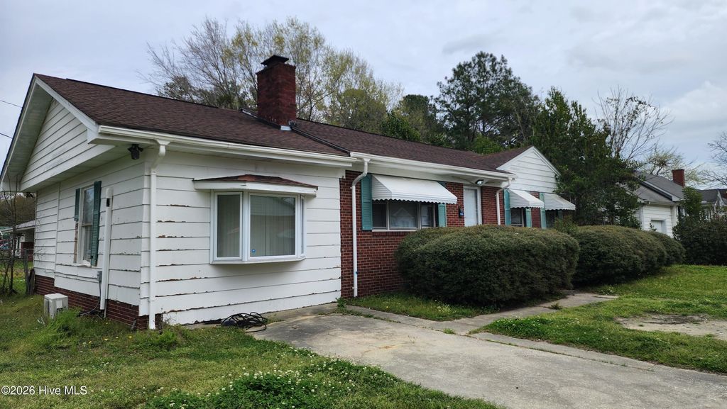 Photo of 322 W Columbus Street, Whiteville, NC 28472 (MLS # 100565355)