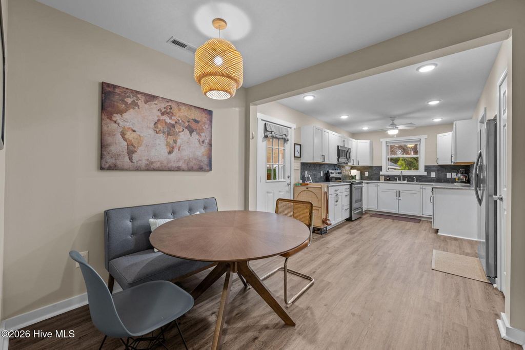 Photo of 1612 Colonial Way, New Bern, NC 28560 (MLS # 100551311)