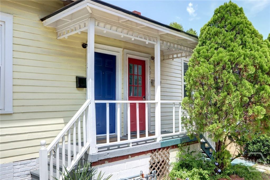 Photo of 530 E Gordon Lane, Savannah, GA 31401 (MLS # SA334003)