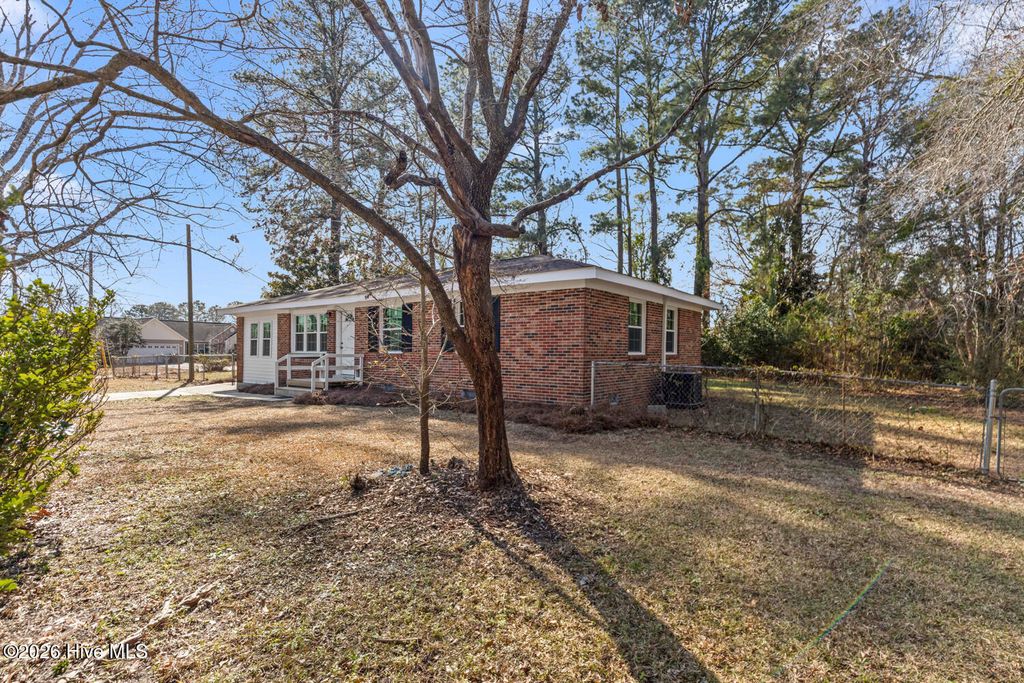 Photo of 38 Cornell Drive, Jacksonville, NC 28546 (MLS # 100553078)