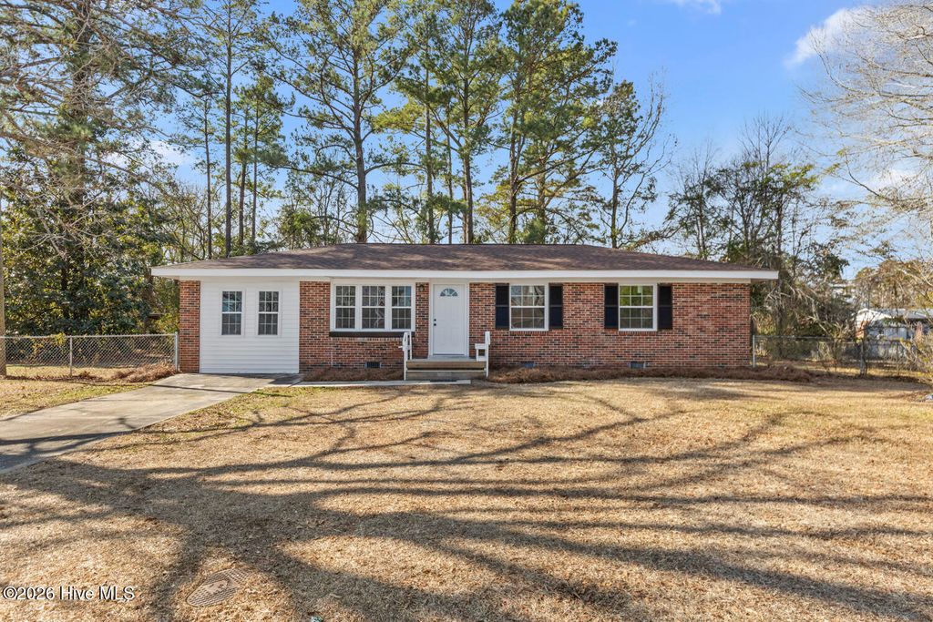 Photo of 38 Cornell Drive, Jacksonville, NC 28546 (MLS # 100553078)