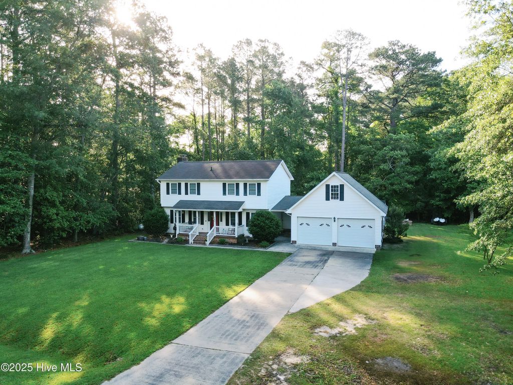 Photo of 202 Holyoke Drive, Washington, NC 27889 (MLS # 100546849)