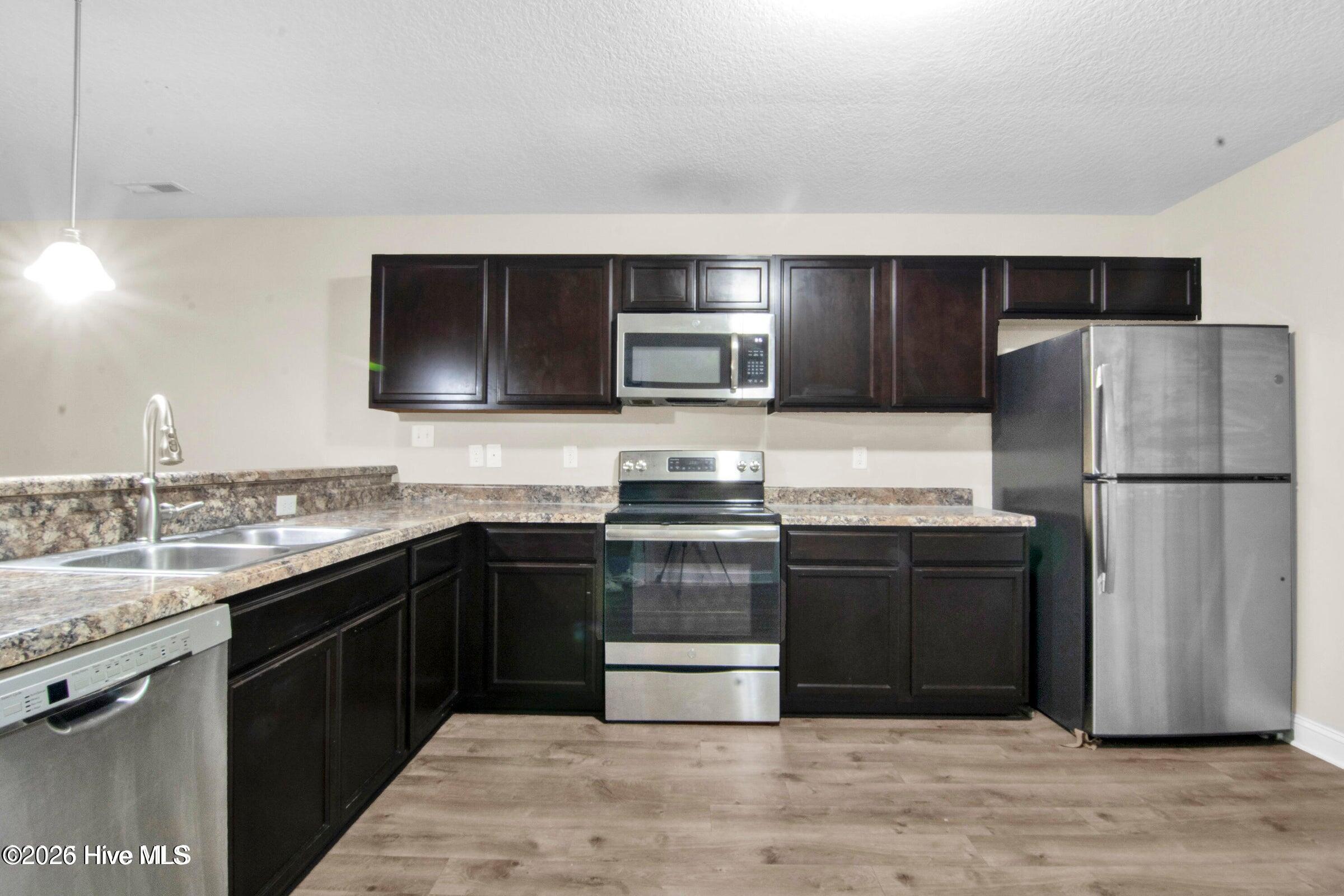 101 W Murrow Lane