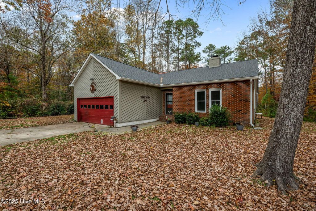 Photo of 113 Ridgewood Trail, New Bern, NC 28560 (MLS # 100542618)