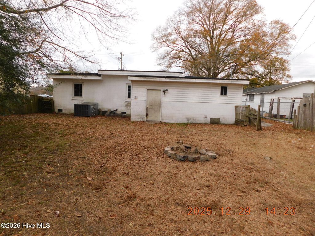 Photo of 302 Pete Jones Drive, Richlands, NC 28574 (MLS # 100549602)